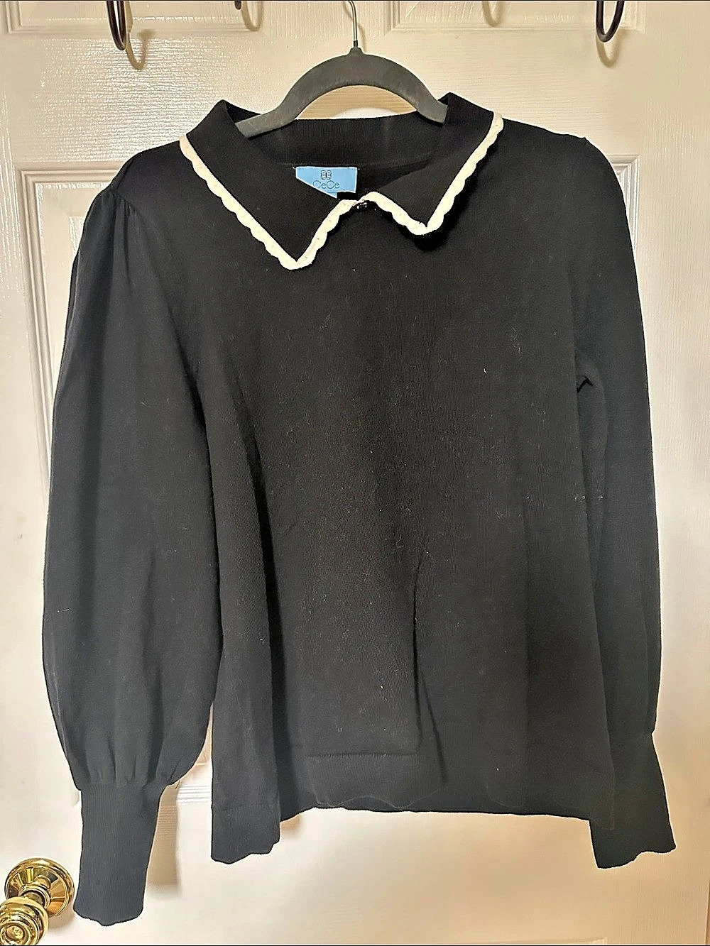 CeCe Longsleeve Sweater With White Scalloped Collar Black Medium